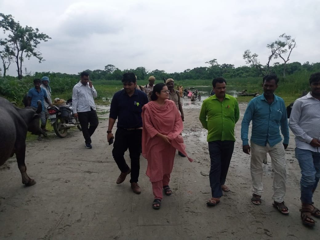 Gandak's water receded, attentive remained