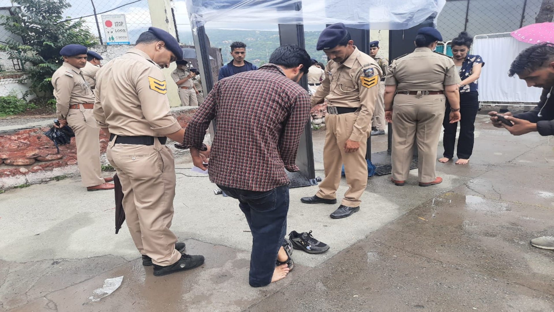 himachal Police constable recruitment written exam today live updates, Checking done by taking off the shoes jacket before entering the centers