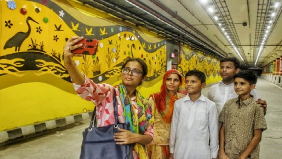 Pragati Maidan Tunnel People came with family and saw tunnel and click selfie