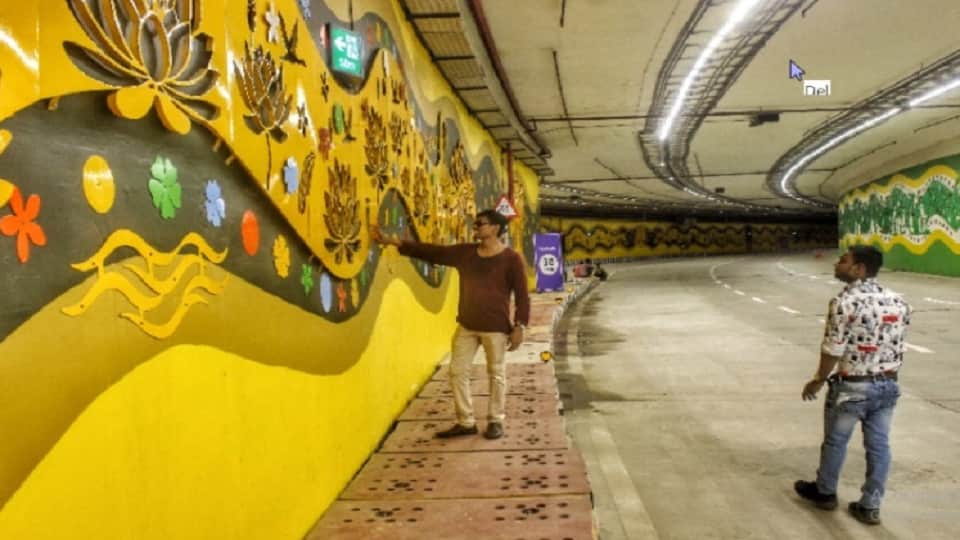 Pragati Maidan Tunnel People came with family and saw tunnel and click selfie