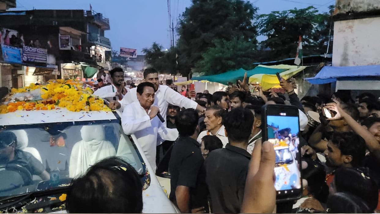 MP News: After 11 years in the campaign of Congress candidate, Kamal Nath did a road show, sought the blessings of victory from the public