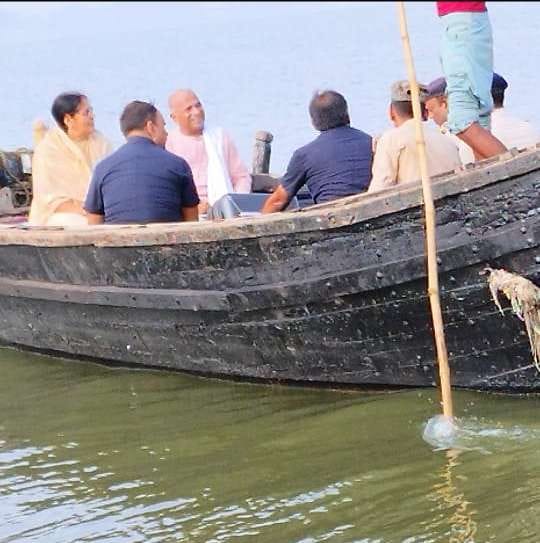 Deputy Chairman of Rajya Sabha reached Ara station across the Ganges by boat