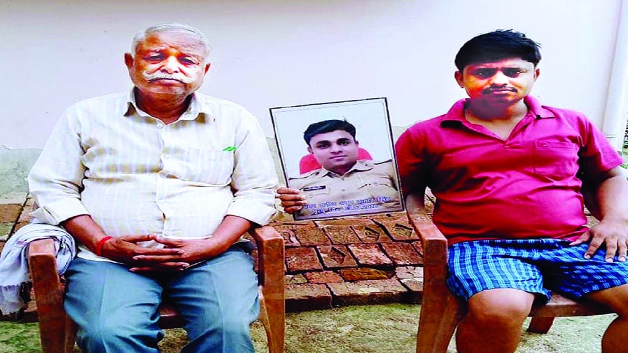 Bikru scandal: Even after two years, the wife of martyr Inspector Anoop did not get a job