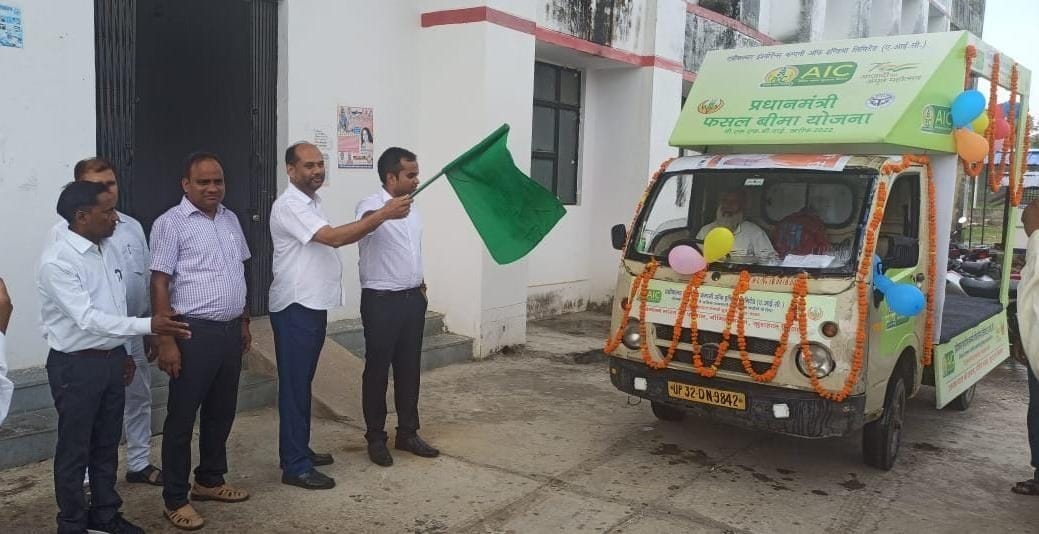 Publicity vehicle will give information about village-village insurance scheme