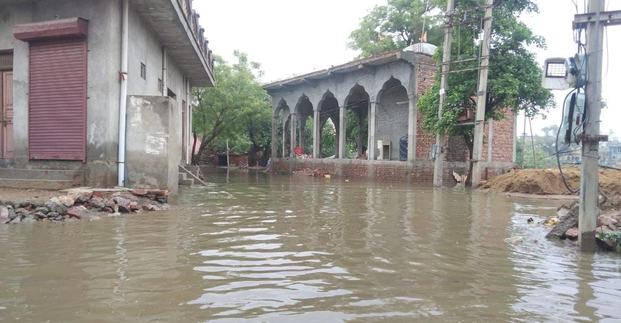 Sewer system derailed in the ward, water filled in main road and three streets