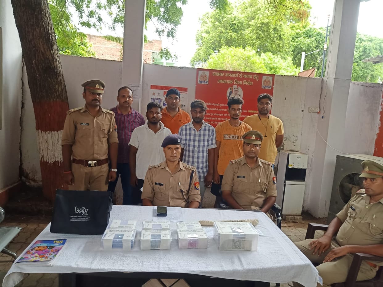 Three thieves arrested for theft money from hatchery traders flat in varanasi police  got success after scanning 150 cc camera