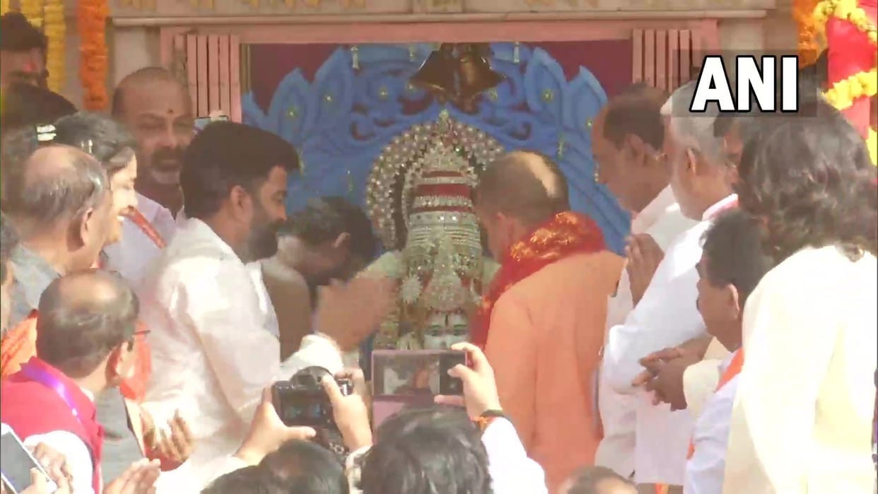 Yogi worshiped at Shri Bhagyalakshmi temple in Charminar, reached Hyderabad for BJP executive meeting