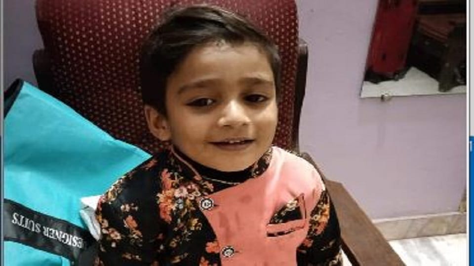 five year old son of agra couple falling into ditch during Kedarnath Yatra 