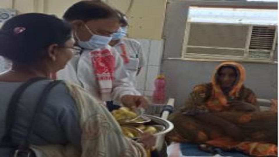 Uttar Pradesh Children Commission chairman Devendra Sharma surprise inspection of district hospital Agra