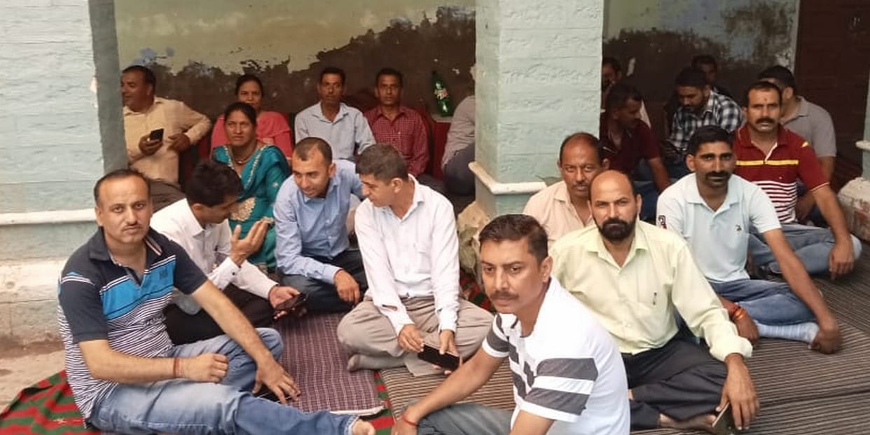 11 panchyats of ponta shaib block  corum not fullfill dut to strike of jila parisad employes
