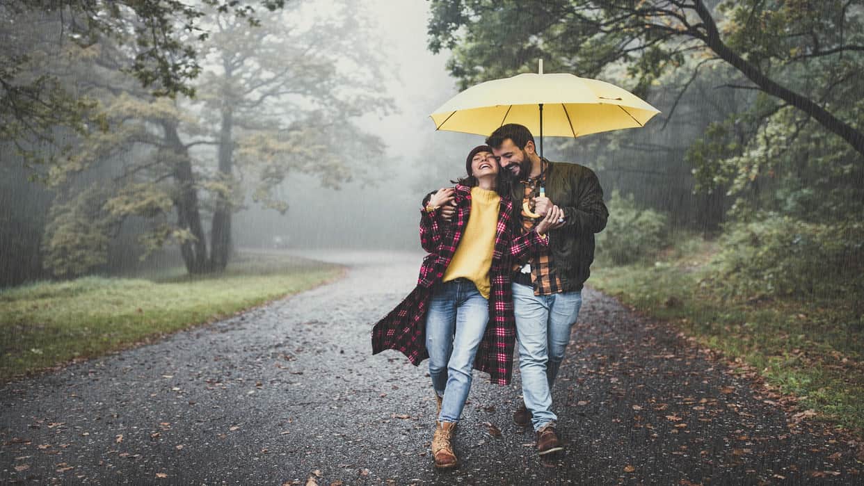 Monsoon Travel Tips to Enjoy Journey in Rainy Season While Travelling Read Details in Hindi