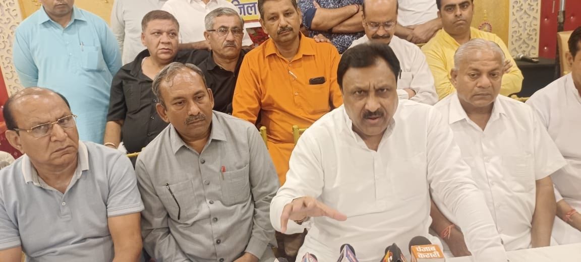 Government loosening the pockets of the public by increasing GST on essential commodities: Bajrang Garg