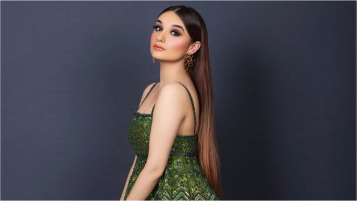 Today’s Fashion Tips Simple Hairstyle for Gown Dress to Look Best Know Step by Step Process