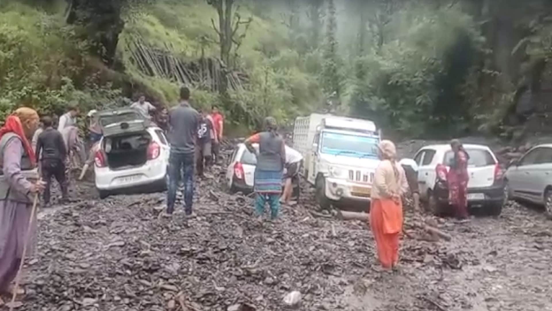 Heavy rain wreaked havoc in Mandi in Himachal, 12 vehicles buried under debris traffic stalled on 27 connectivity routes, see devastation in pictures