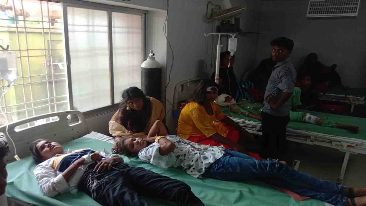 25 people injured in Mahoba road accident