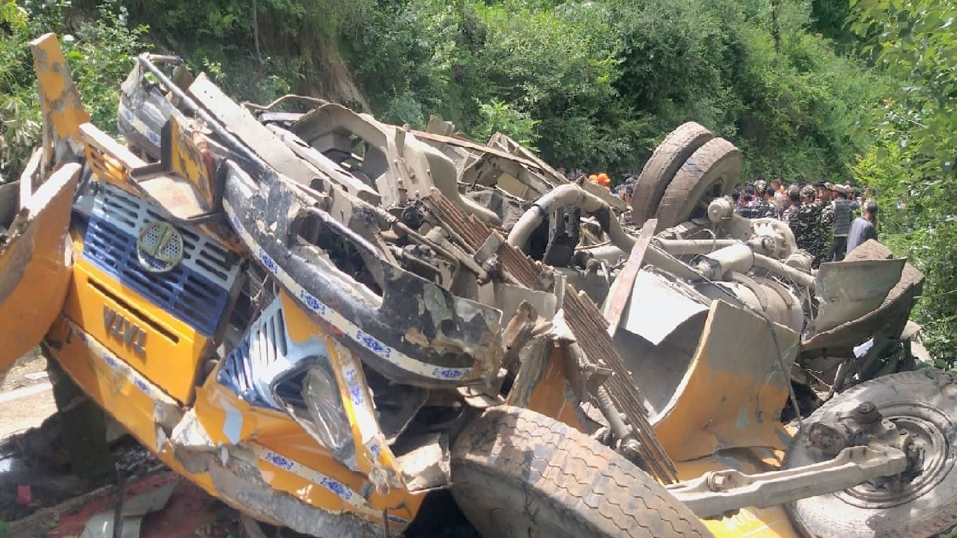 Kullu Bus Accident Seeing loved ones suffering in front of their eyes, everyone's heart broke, four people of the same village died