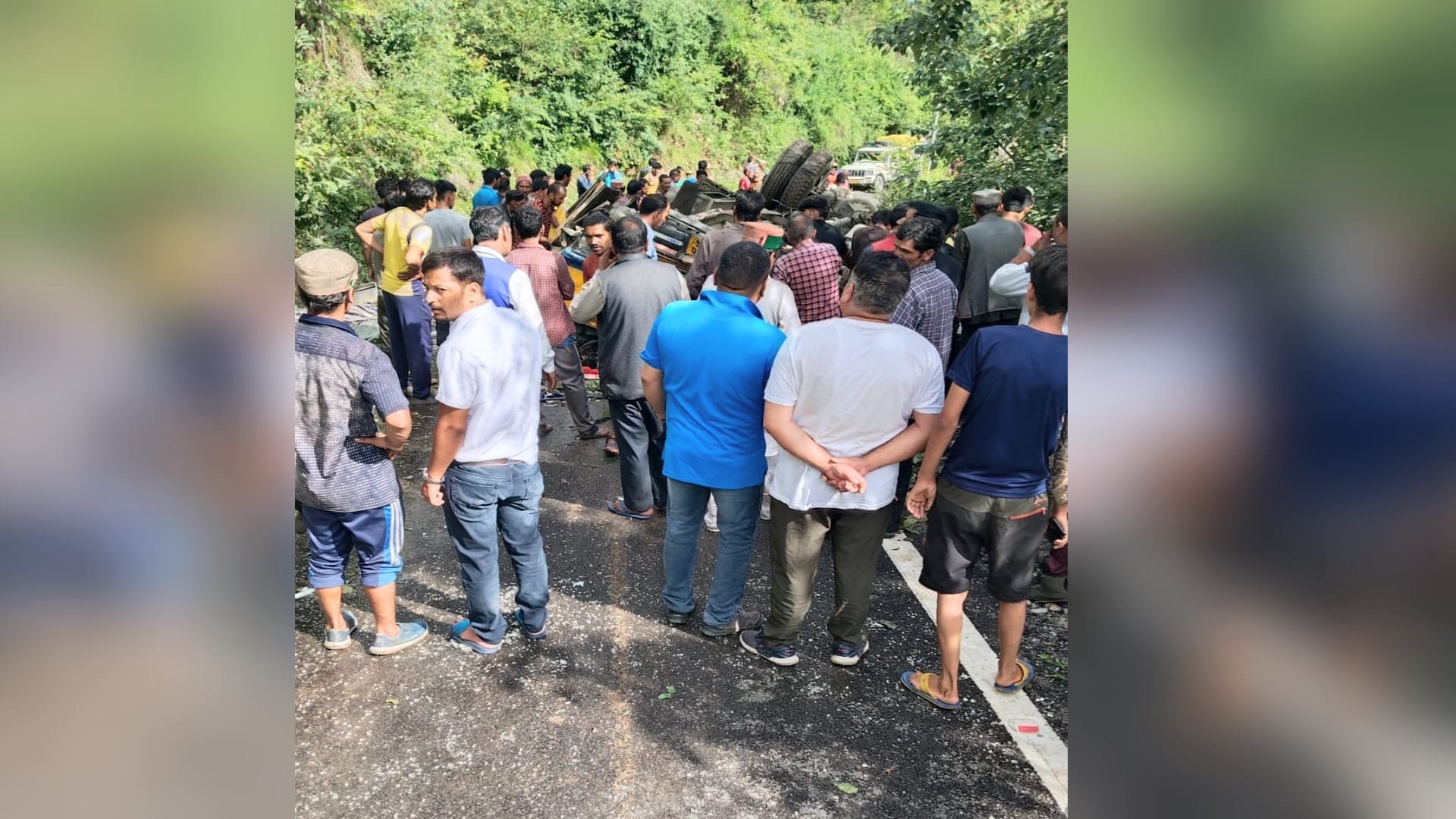 horrific bus accident in kullu himachal, screaming at the spot, relatives searching for their loved ones, see photos