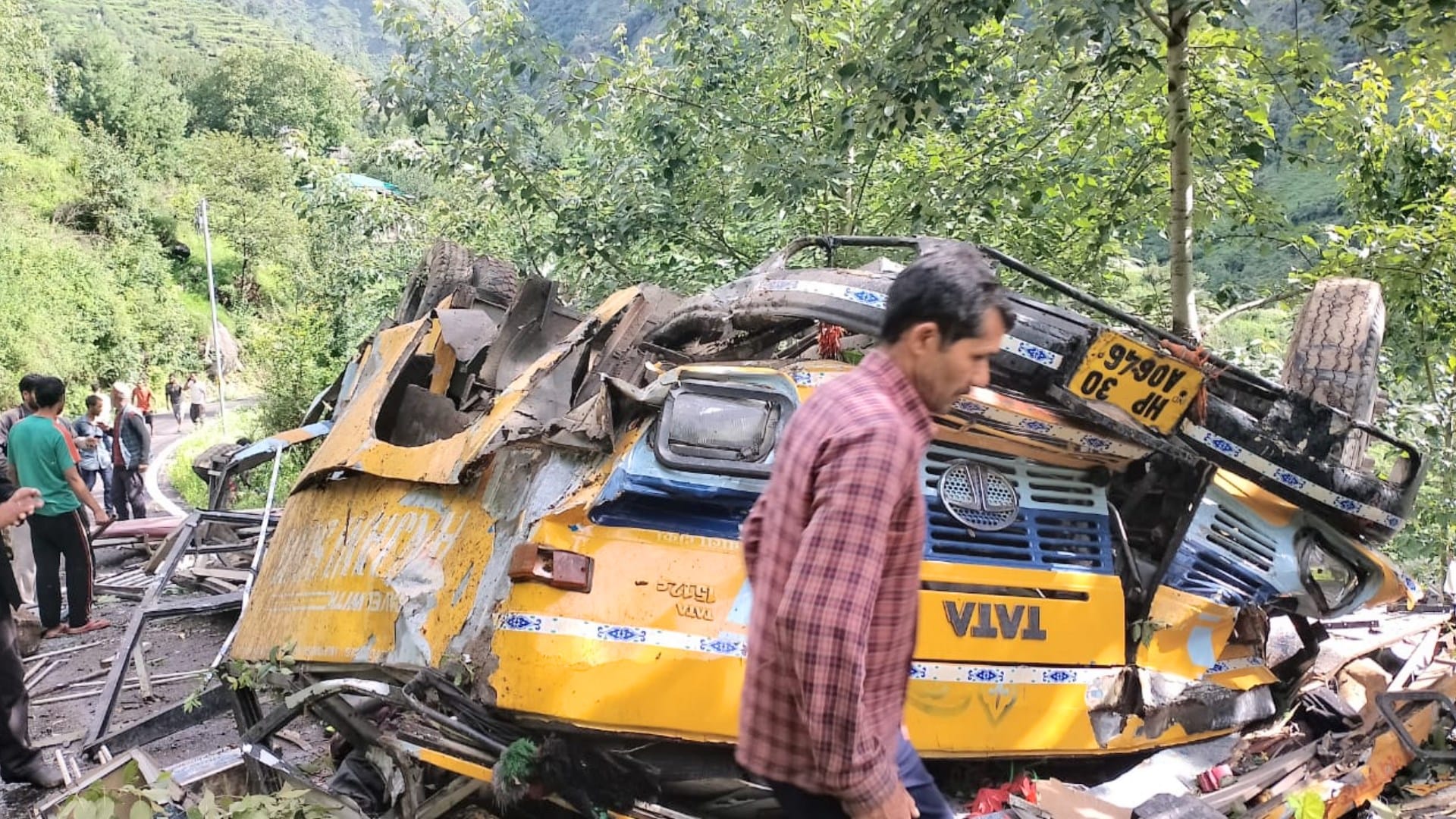 horrific bus accident in kullu himachal, screaming at the spot, relatives searching for their loved ones, see photos