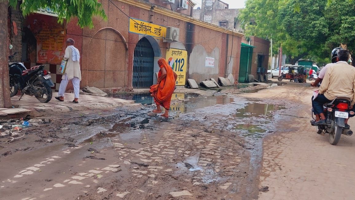 Mud and slippery trouble in the path of medical college