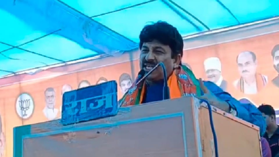 MP Election: VD Sharma came out on the streets with Manoj Tiwari on a bike, meeting in Jabalpur-Sagar
