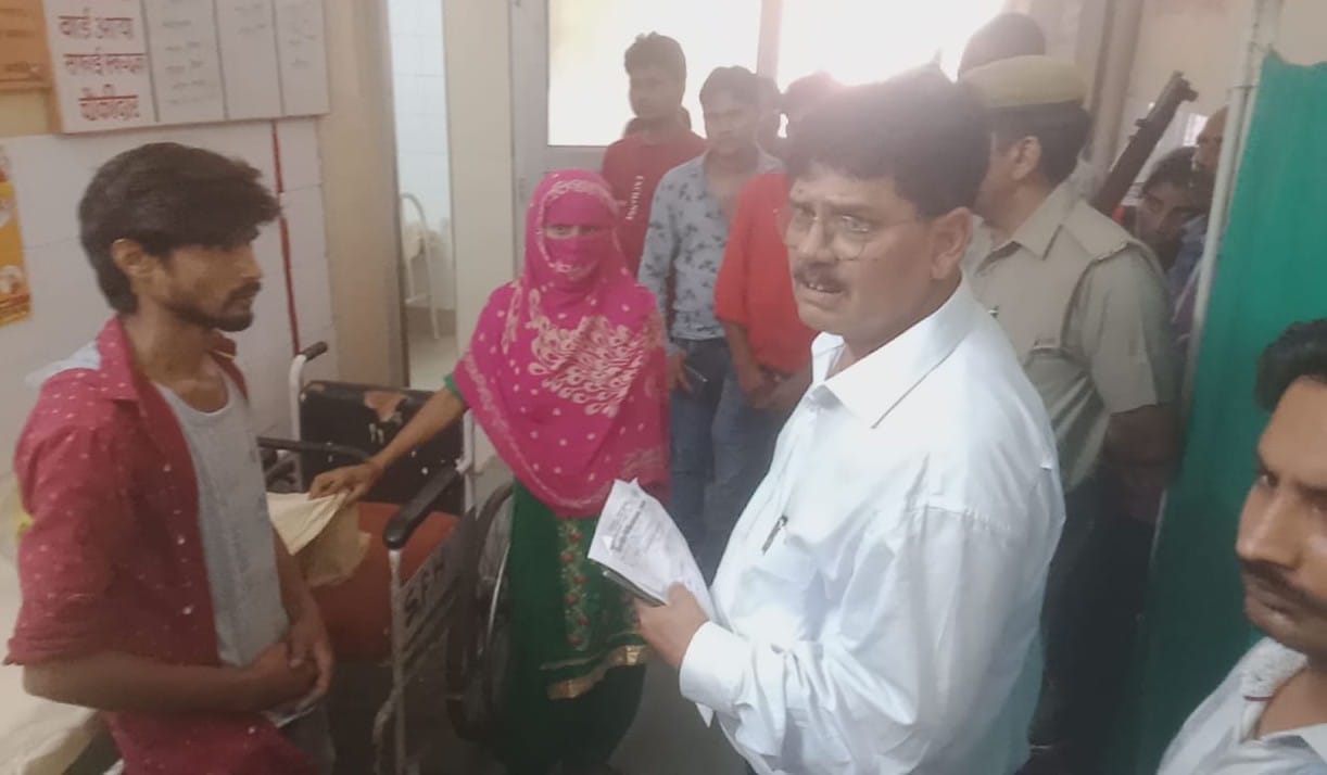 Hathras: Eight thousand rupees demanded from pregnant woman for operation in district hospital