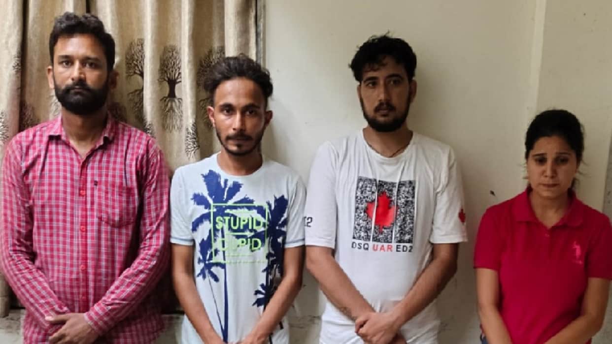 miscreants entered house posing as officers of Anti Corruption Branch in Shahdara area of Delhi four accused arrested