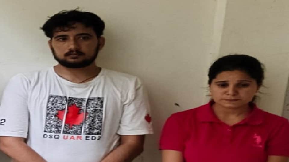 miscreants entered house posing as officers of Anti Corruption Branch in Shahdara area of Delhi four accused arrested