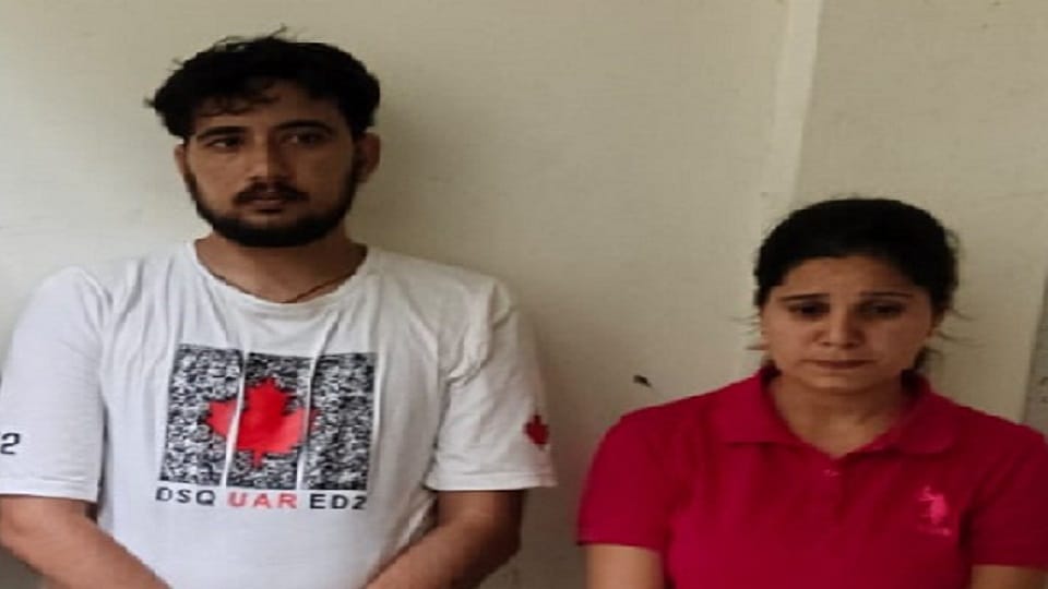 miscreants entered house posing as officers of Anti Corruption Branch in Shahdara area of Delhi four accused arrested