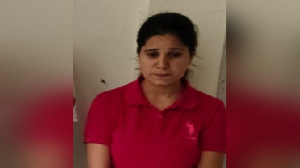 miscreants entered house posing as officers of Anti Corruption Branch in Shahdara area of Delhi four accused arrested