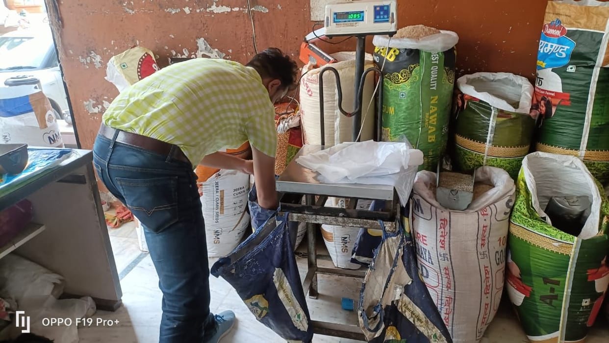 City council team entered the field to ban single use plastic, challans of eight shopkeepers were deducted