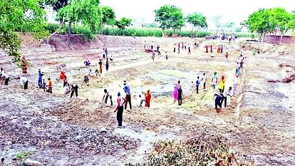 UP News: Rs 230 per day wages to three crore workers in MNREGA from April 1