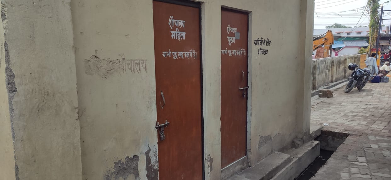 Only four benches at the bus stand, have to go to the inquiry center for defecation