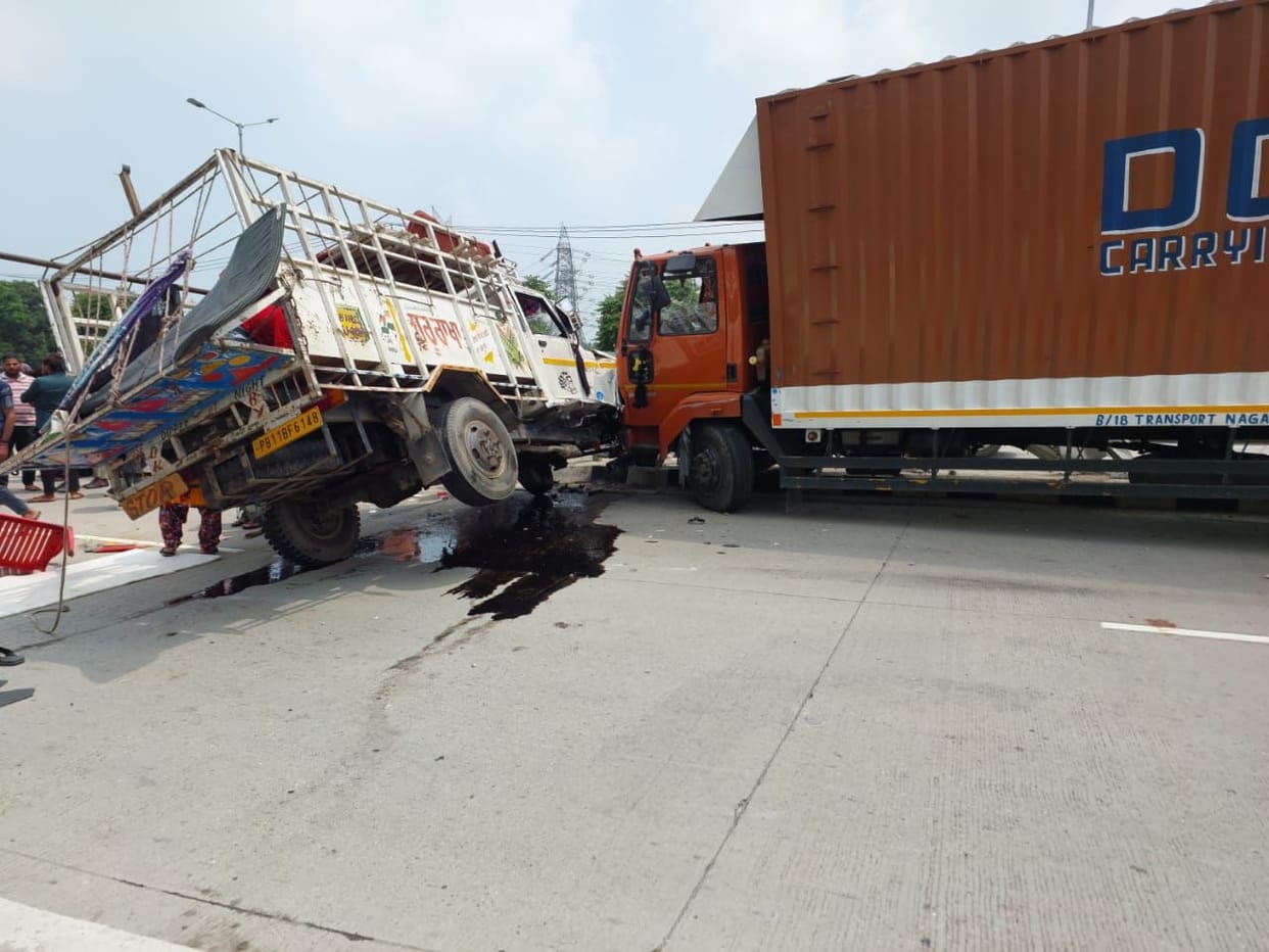 Pickup overturned on highway due to truck collision, 12 pilgrims injured