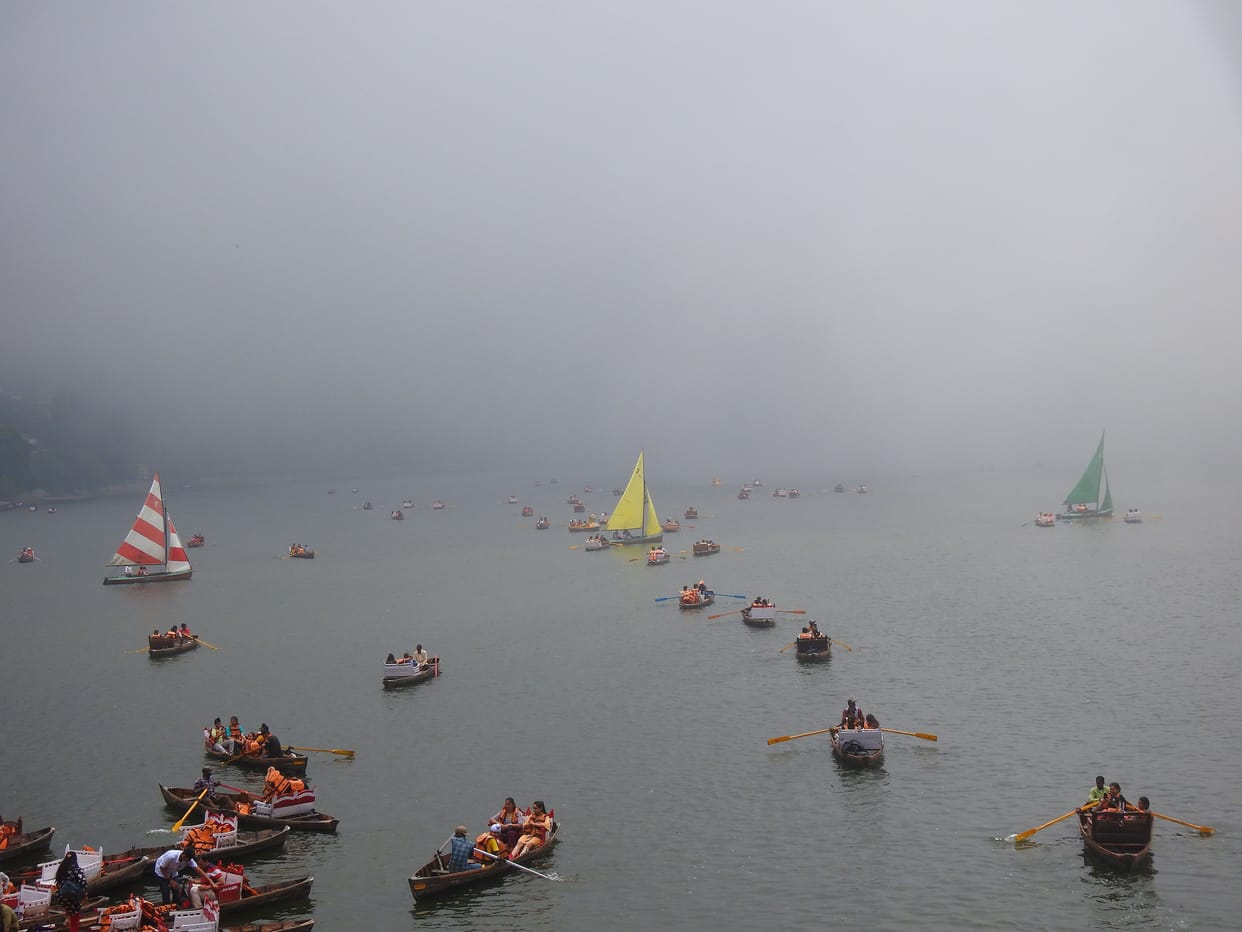 Tourists had fun in Naini lake by sailing amidst fog