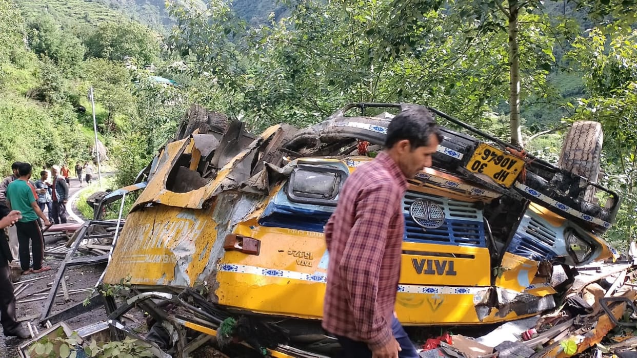 Kullu Himachal Pradesh Bus Road Accident Many People Died News in Hindi