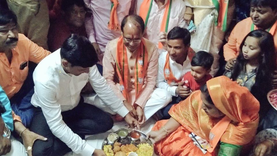 Indore News: In the last round of campaigning, Shivraj's roadshow in Indore, had breakfast at Munna's house in Pancham's failure