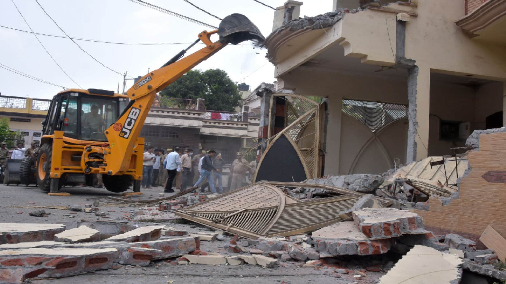 Bulldozers ran on houses of Haji Iqbal and Mahmud Ali for the second day, Pocklane machine also included in action