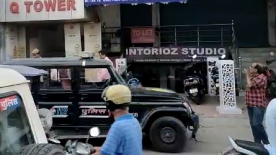 police raid on a spa center in lucknow vikasnagar eight people arrested