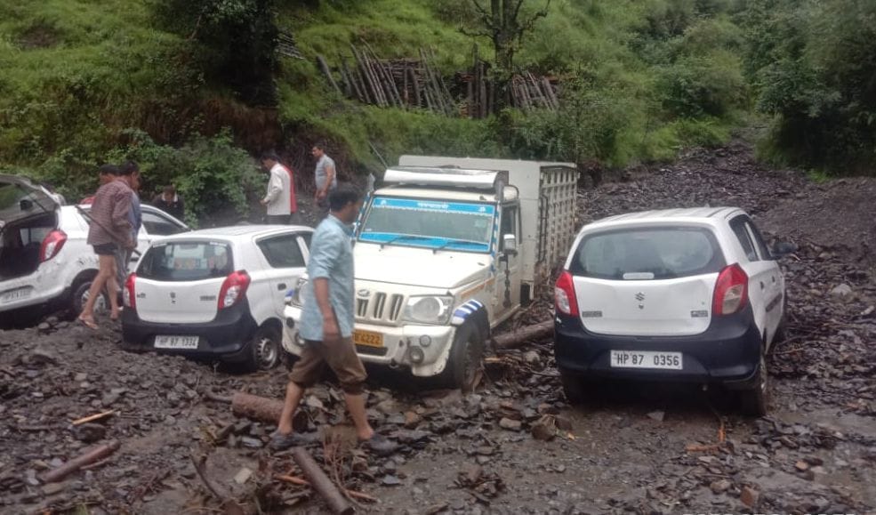 12 vehicles buried under rubble in Keolidhar, Murhag, electricity also failed
