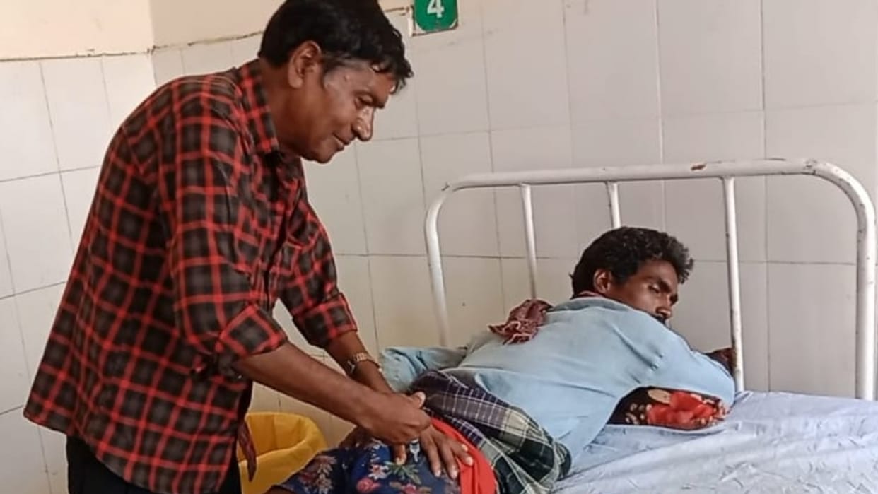 Sweeper was giving injection to a patient in CHC Shravasti.