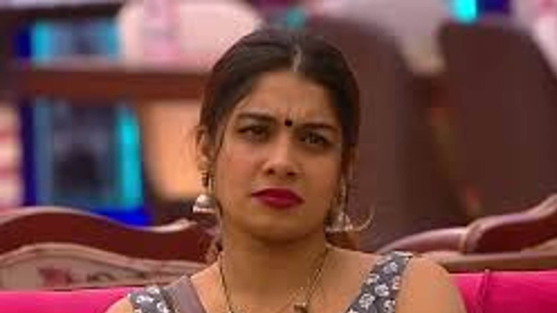 Dilsha Prasannan won Bigg Boss Malayalam 4 Became the First Women Who win the Trophy