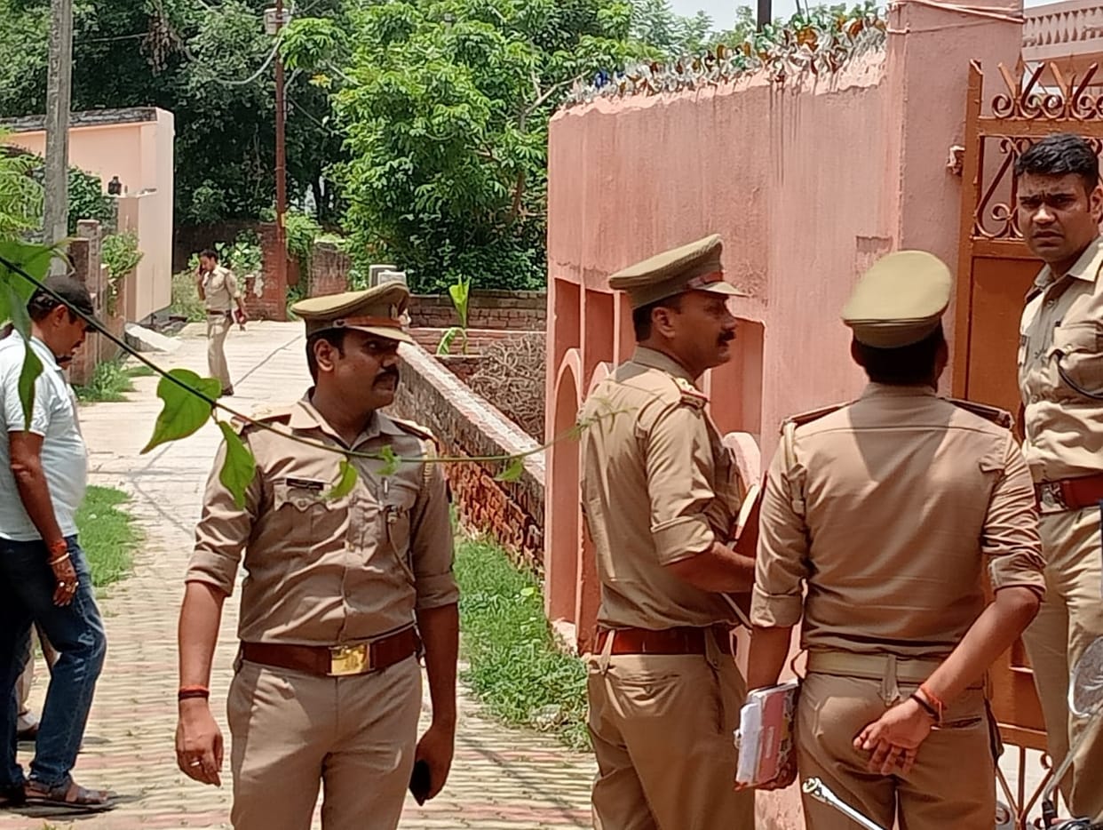 Murder in varanasi Old man shot dead who lived in Mumbai his nephew was married today