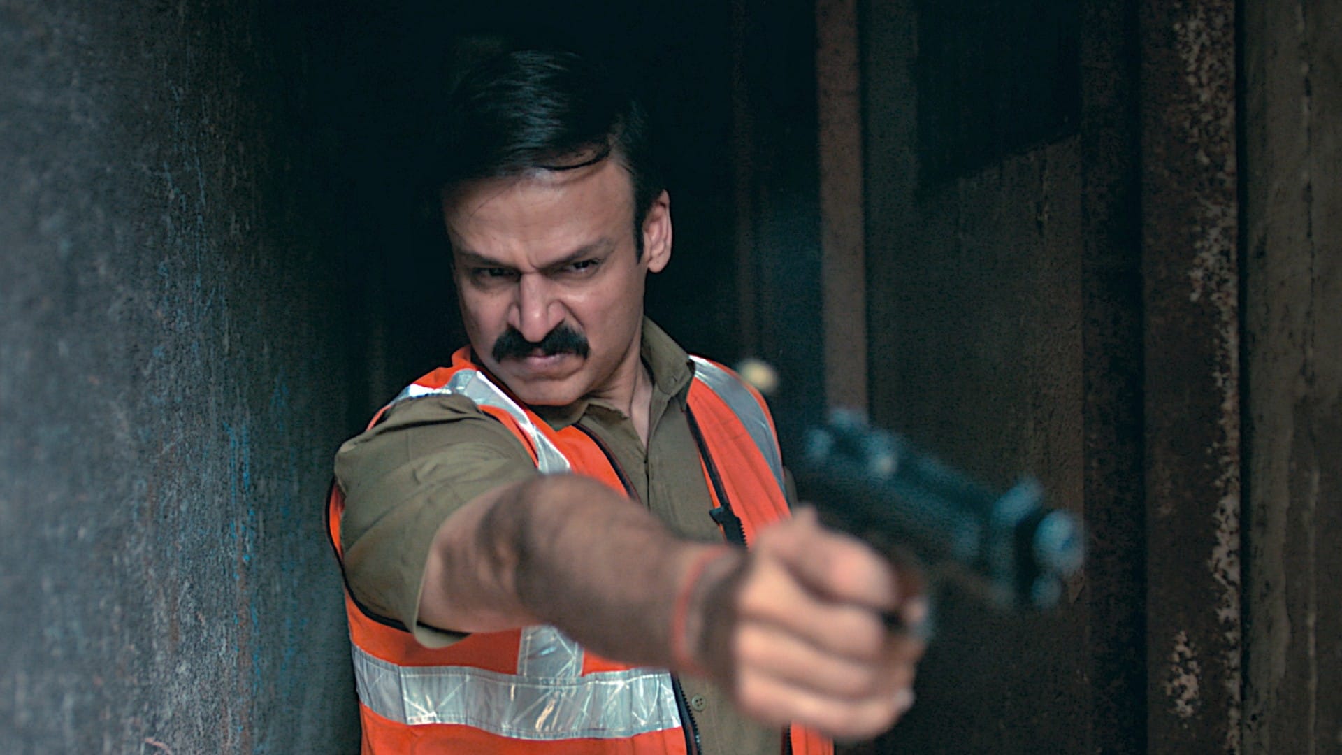 Suniel Shetty Vivek Oberoi new Web Series Dharavi Bank will Stream on Mx Player soon