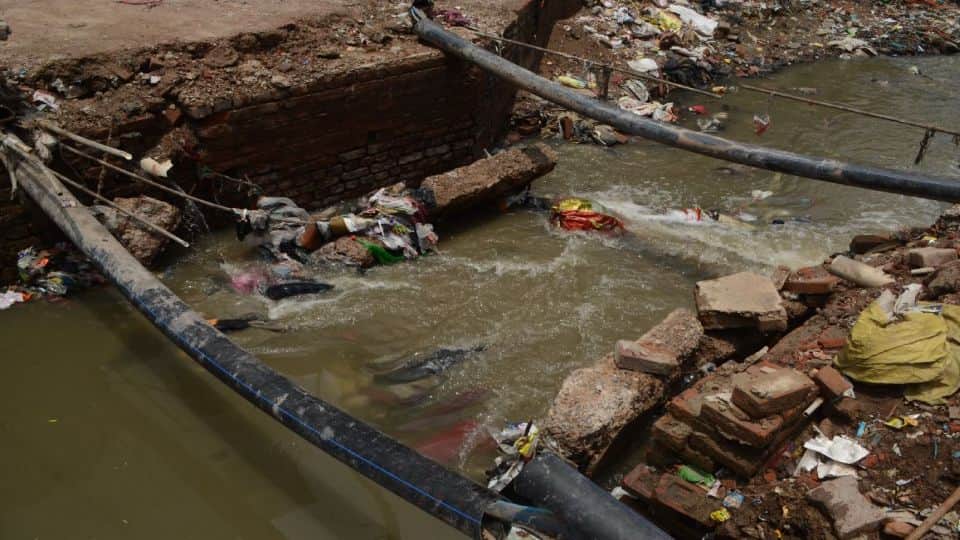 Waterlogging and Potholes on roads due to rain in agra