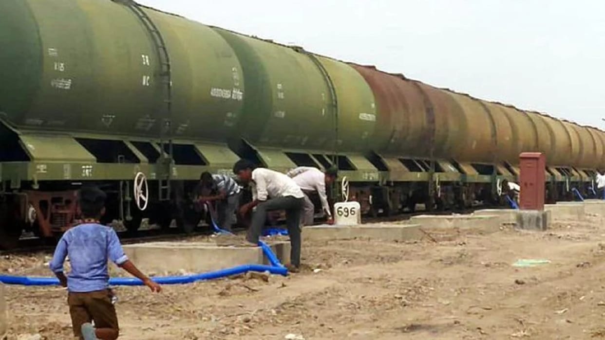 43 crore litre water reached to Pali by water train railway earned six and half crore