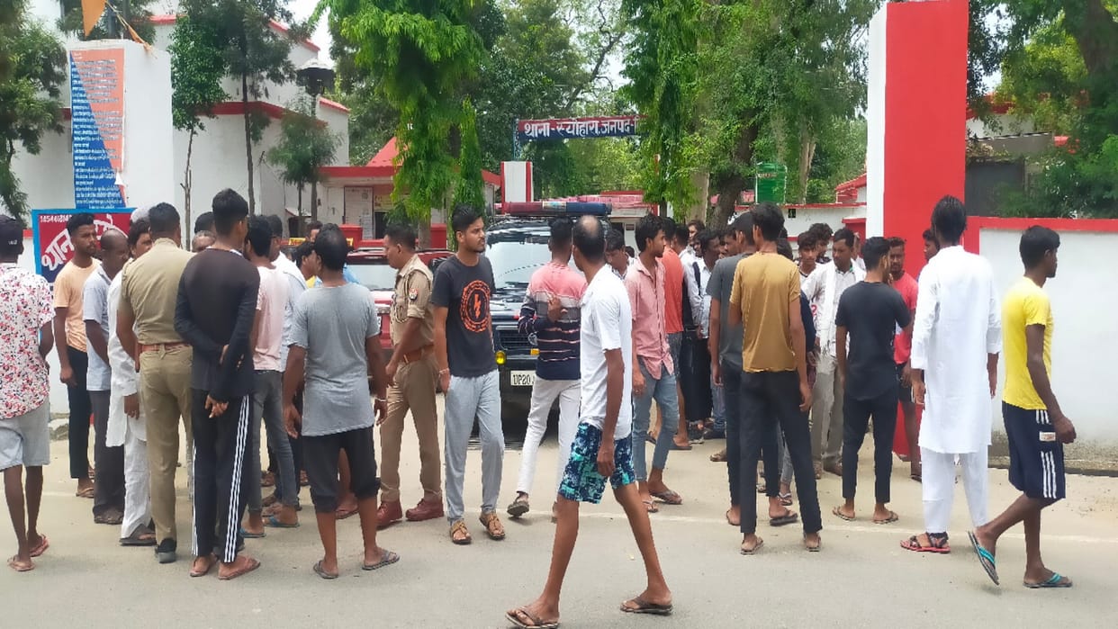 A young man committed suicide by consuming poison in a love affair in Bijnor