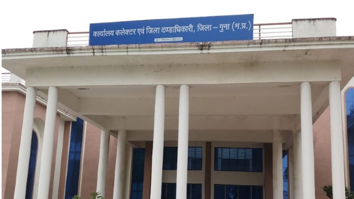 MP News: NCST notice to Guna administration for setting tribal woman on fire, sought details of action