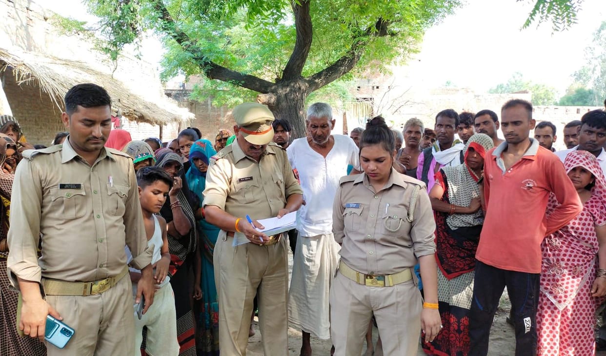hardoi news, Student's body found hanging in the room