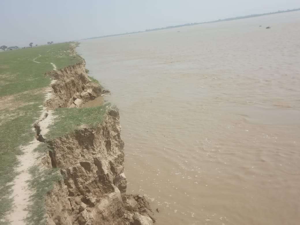 Saryu started cutting land in Gopalnagar toddy, anti-cutting work in water