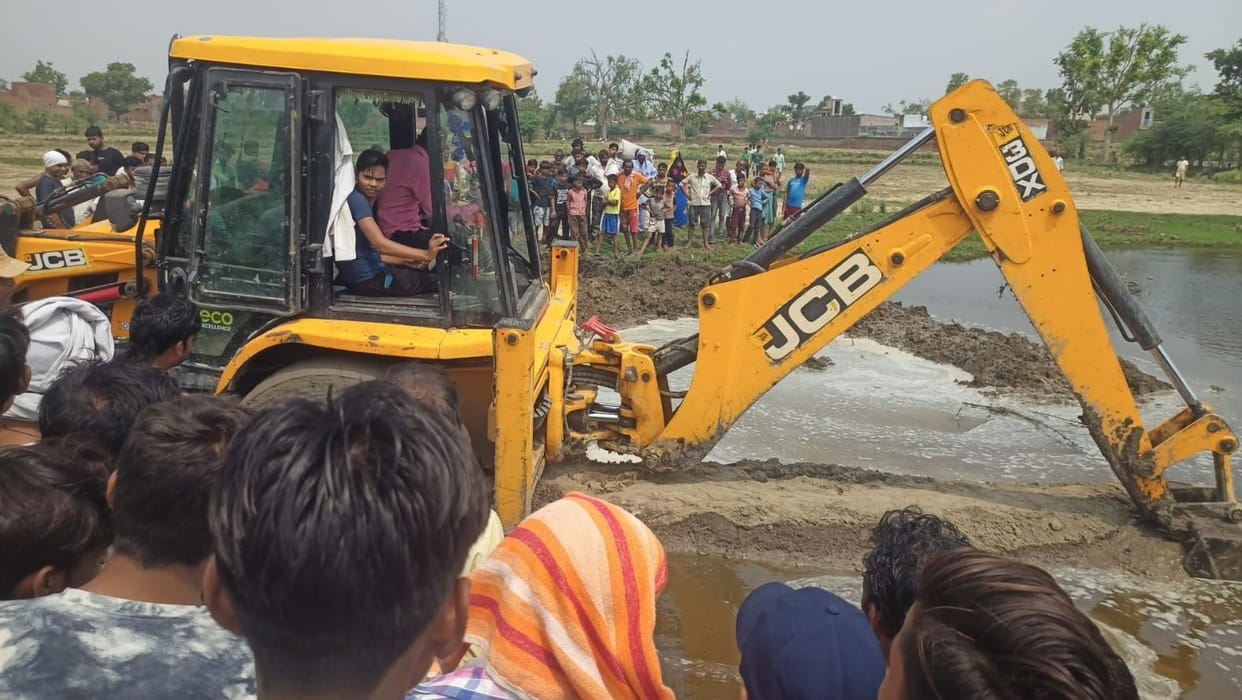 Hathras: After seven days, the grave was excavated in the hope of being alive, the disappointment was found